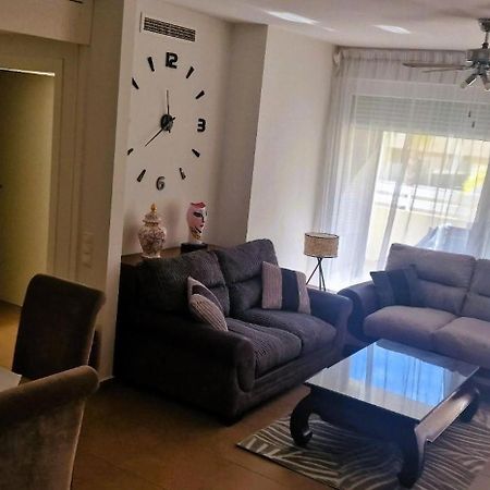 Immaculate 2-Bed Apartment In เปโก ภายนอก รูปภาพ