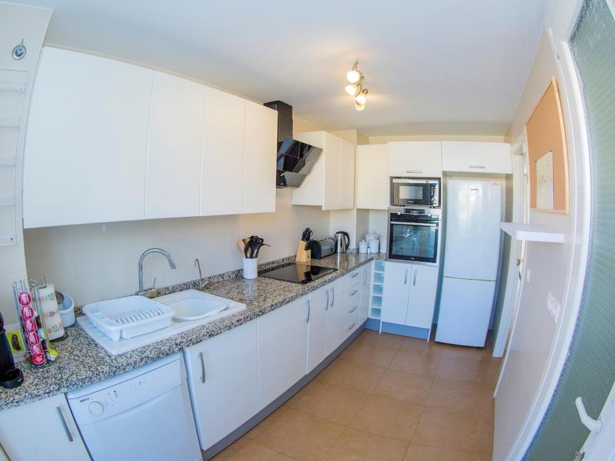 Immaculate 2-Bed Apartment In เปโก ภายนอก รูปภาพ