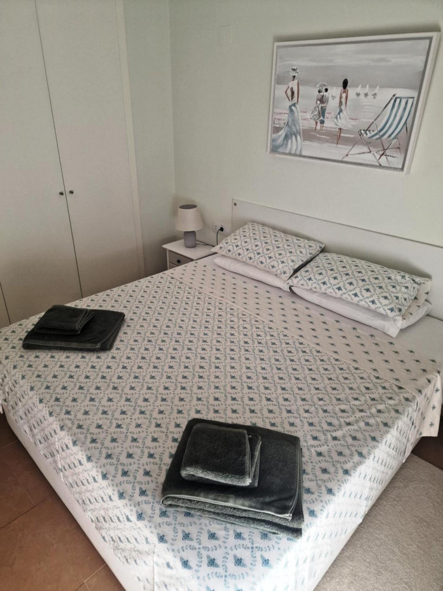 Immaculate 2-Bed Apartment In เปโก ภายนอก รูปภาพ