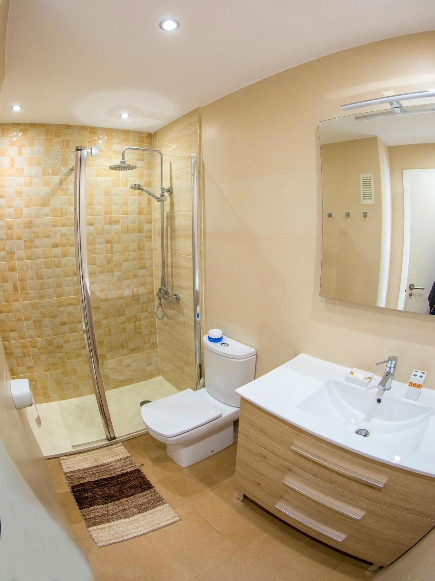 Immaculate 2-Bed Apartment In เปโก ภายนอก รูปภาพ