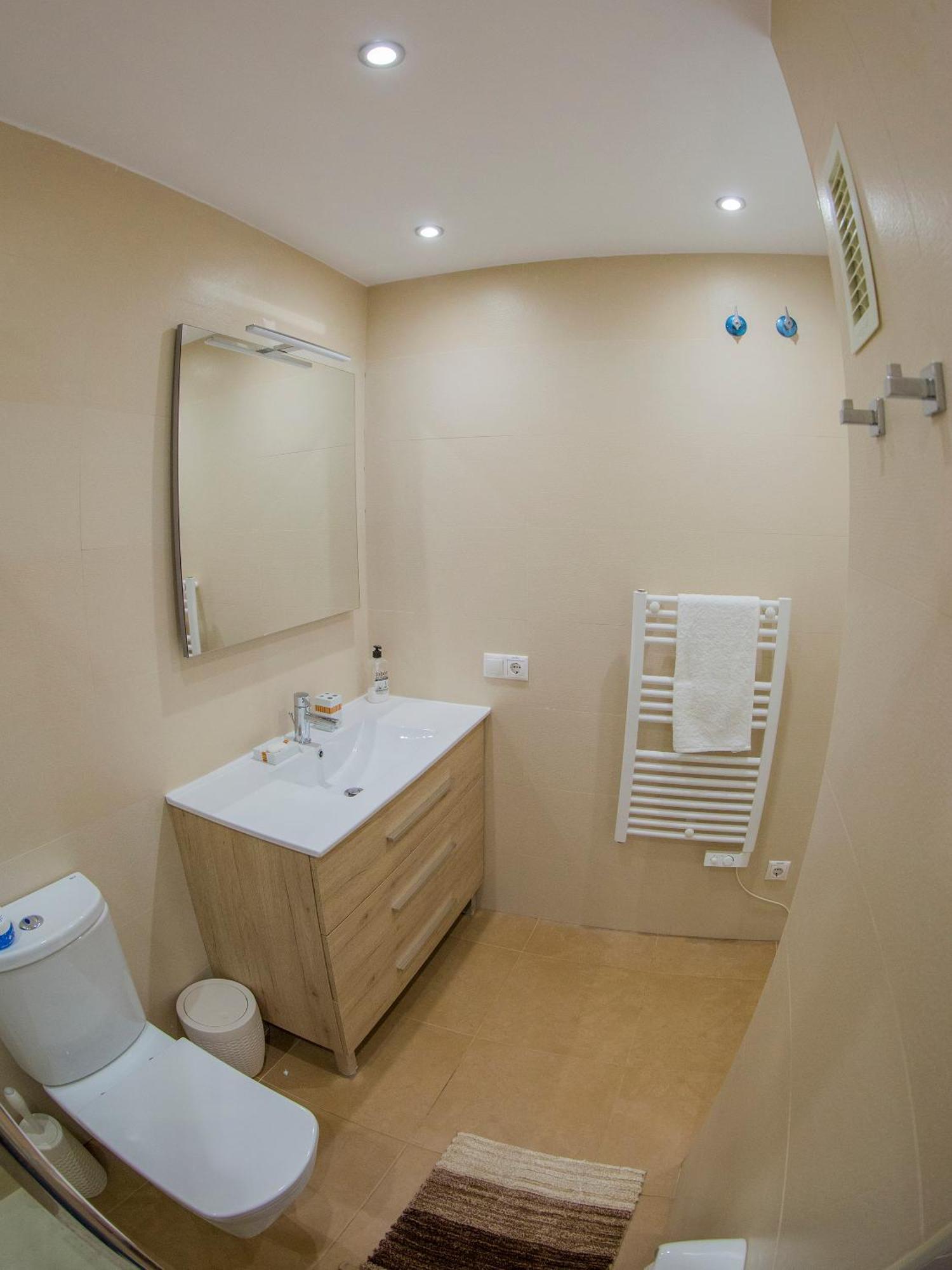 Immaculate 2-Bed Apartment In เปโก ภายนอก รูปภาพ